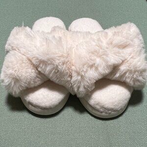 Halluci Women's Cross Band Plush Fleece Beige Slippers Size 7/8 NWOT